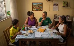 Planejamento financeiro para famílias sem complicar a rotina da casa